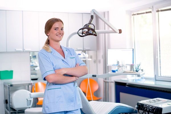 Female dentist in dental clinic.